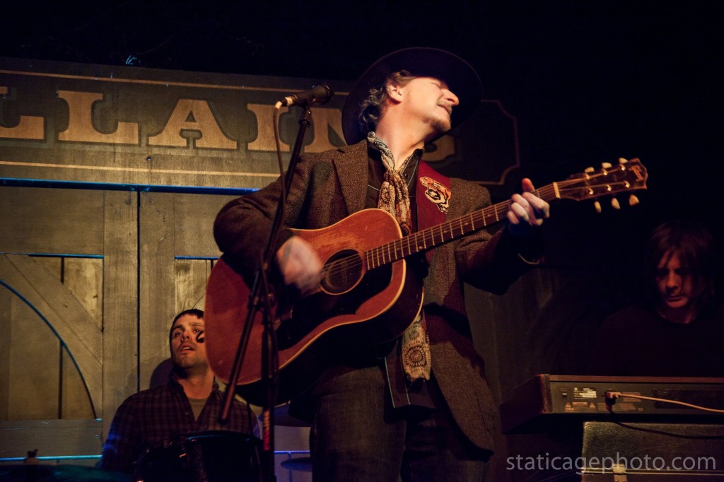 Paul Chesne Band at Villians Tavern © 2011 Michael Kang